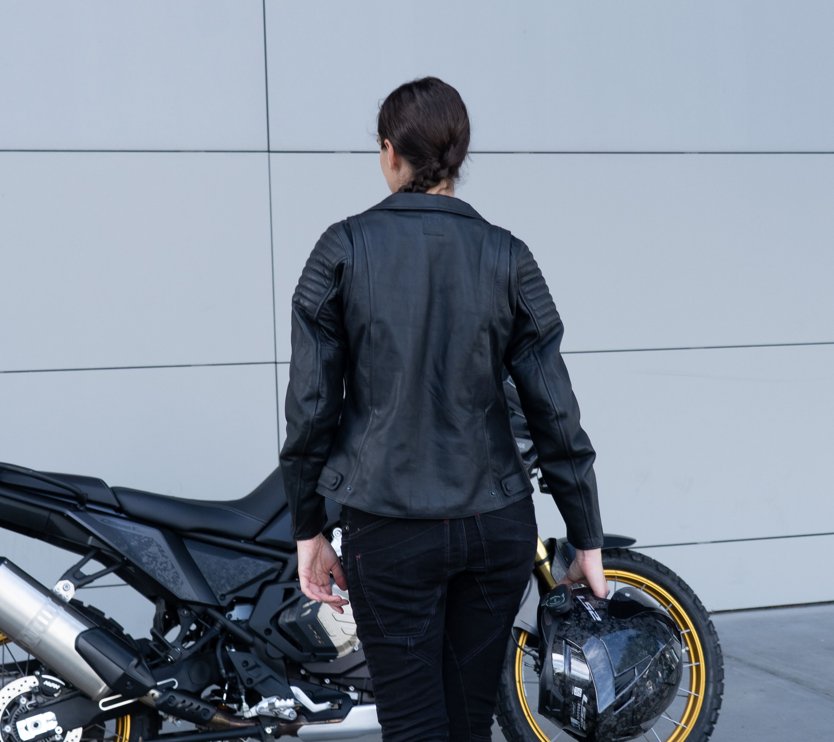 Campera NTO Klaw Mujer Negro